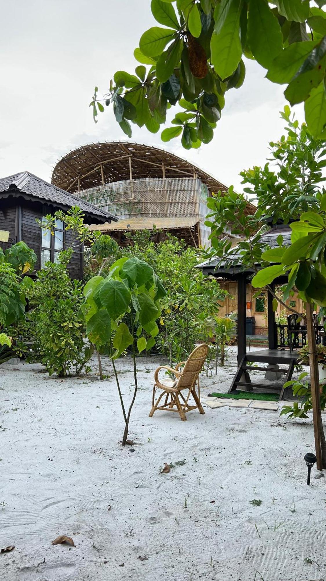 Golden Chenang Village Pantai Cenang  Exterior photo