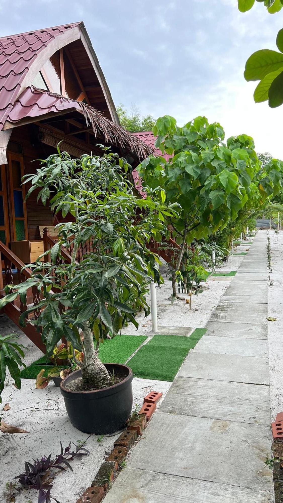 Golden Chenang Village Pantai Cenang  Exterior photo